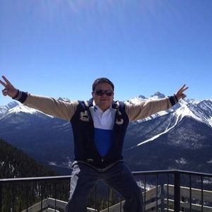 Meet your Posher, Cesar antonio